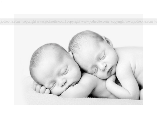 LUNA NUEVA EN GÉMINIS – hoy y mañana Newborn_twins_1